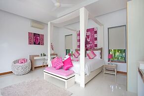 Modern 4BR Pool Villa Virginie Naiharn