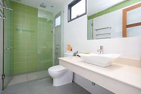 Modern 4BR Pool Villa Virginie Naiharn