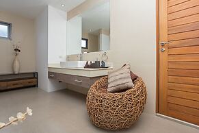 Modern 4BR Pool Villa Virginie Naiharn