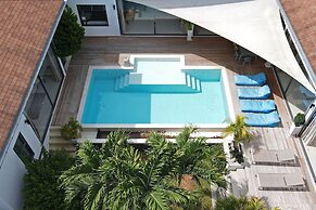 Modern 4BR Pool Villa Virginie Naiharn