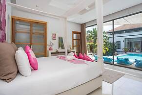 Modern 4BR Pool Villa Virginie Naiharn