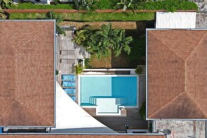 Modern 4BR Pool Villa Virginie Naiharn