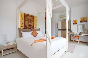 Modern 4BR Pool Villa Virginie Naiharn