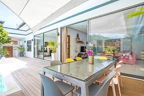 Modern 4BR Pool Villa Virginie Naiharn