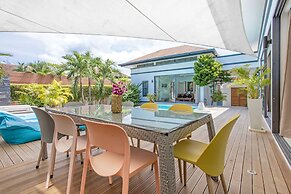 Modern 4BR Pool Villa Virginie Naiharn