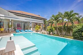 Modern 4BR Pool Villa Virginie Naiharn