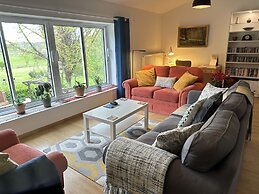 Les Deux Chevaux Guesthouse