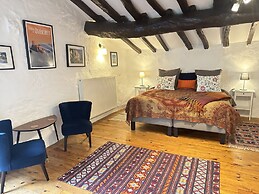 Les Deux Chevaux Guesthouse