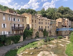 Les Deux Chevaux Guesthouse