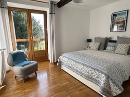 Les Deux Chevaux Guesthouse