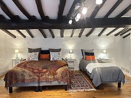 Les Deux Chevaux Guesthouse