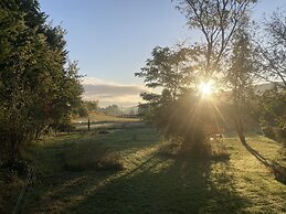 Les Deux Chevaux Guesthouse