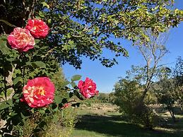 Les Deux Chevaux Guesthouse