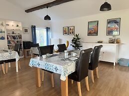 Les Deux Chevaux Guesthouse