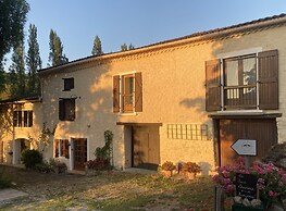 Les Deux Chevaux Guesthouse