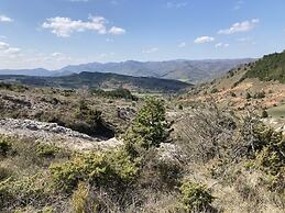 Les Deux Chevaux Guesthouse