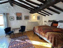 Les Deux Chevaux Guesthouse