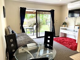 Motuoapa Bay Chalets