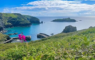 Beautiful 2-bed Holiday Home nr Kynance Cove