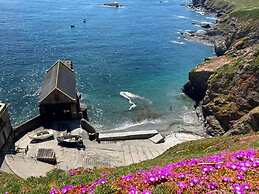 Beautiful 2-bed Holiday Home nr Kynance Cove