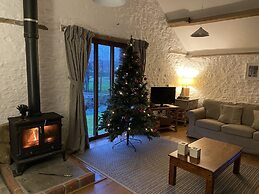 Beautiful Barn Conversion With Wood-burning Stove