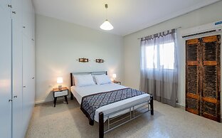 Fully Equipped House Nearby the Beach