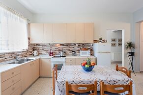 Fully Equipped House Nearby the Beach