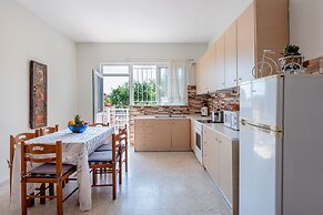 Fully Equipped House Nearby the Beach