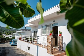 Fully Equipped House Nearby the Beach