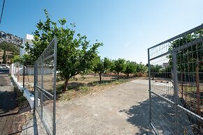 Fully Equipped House Nearby the Beach