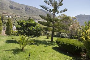 Spacious, Modern Villa in Asomatos, Crete, Greece