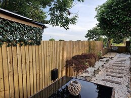 Birdsong Lodge - Peaceful - dog Friendly