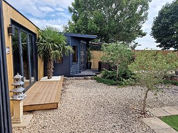 Birdsong Lodge - Peaceful - dog Friendly