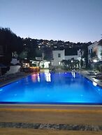 PARADISE APART HOTEL