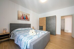 Boutique Apartment 8