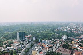Elegant And Nice Studio At Evenciio Margonda Apartment