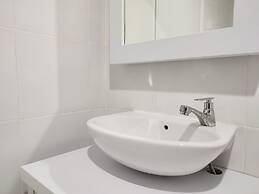 Cozy Studio At Paltrow City Apartment