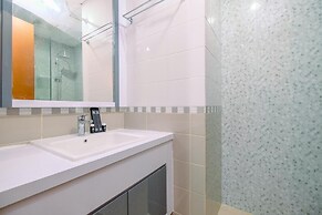 Nice And Comfortable 2Br Apartment At Royal Olive Residence