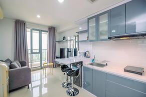 Nice And Comfortable 2Br Apartment At Royal Olive Residence