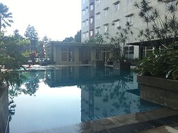 Affordable Studio Room Pool View Pinewood Jatinangor Apartment