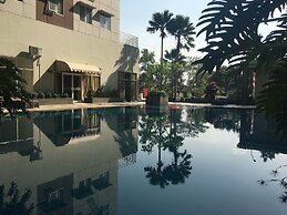 Affordable Studio Room Pool View Pinewood Jatinangor Apartment