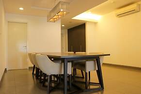 Spacious And Modern 3Br Apartment At Simprug Park Residences