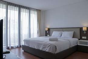 Spacious And Modern 3Br Apartment At Simprug Park Residences