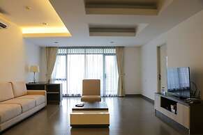 Spacious And Modern 3Br Apartment At Simprug Park Residences