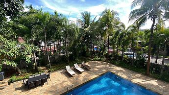 Spacious And Modern 3Br Apartment At Simprug Park Residences