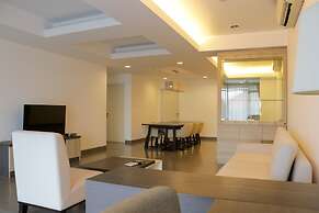 Spacious And Modern 3Br Apartment At Simprug Park Residences