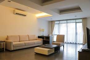 Spacious And Modern 3Br Apartment At Simprug Park Residences