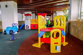 Comfort And Restful 2Br At Bassura City Apartment