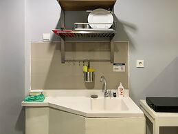 Tranquil Living Studio At Belmont Residence Puri Apartment