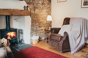 Lovely 3-bed Cottage in the Quiet Hamlet of Horeb